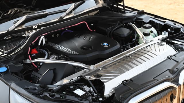 Open Bonnet Engine Shot Image - 8325