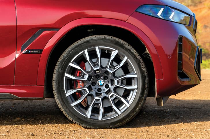 BMW X6 Front Right Three Quarter