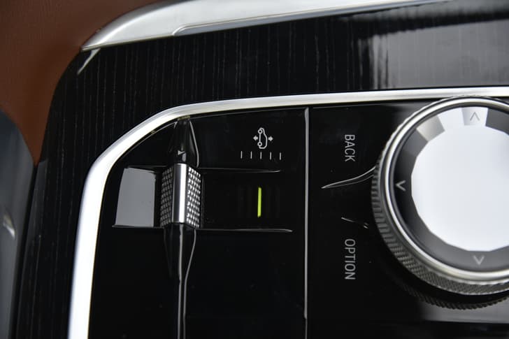 BMW X7 Console Storage