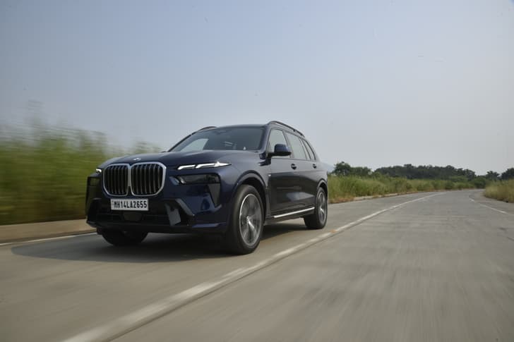 Bmw X7 Front Right Three Quarter