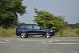 Bmw X7 Front Right Three Quarter