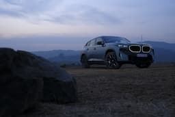Bmw Xm Front Right Three Quarter