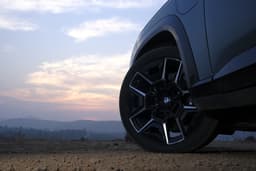 Bmw Xm Front Left Three Quarter
