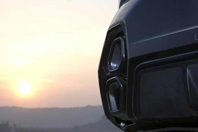 Exhaust Pipes Image - 7730