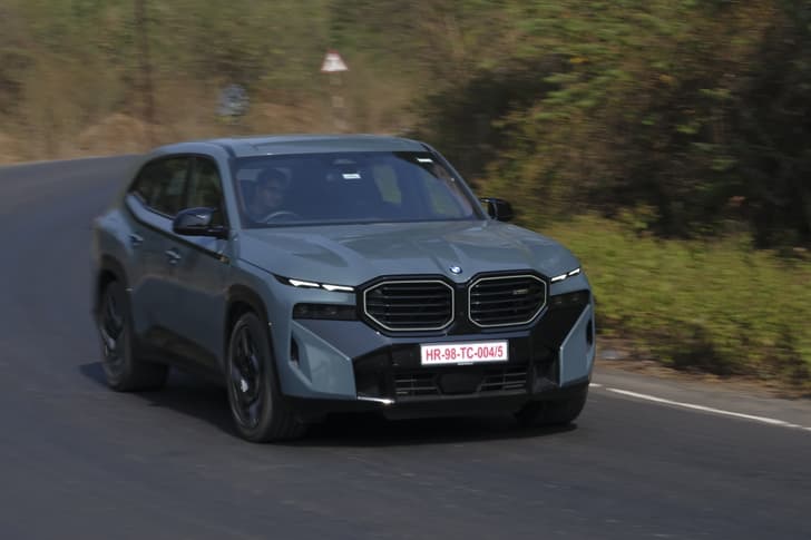 Bmw Xm Front Right Three Quarter
