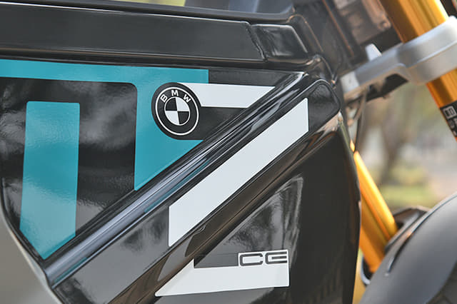 Color Black, Teal, White Image - 32342