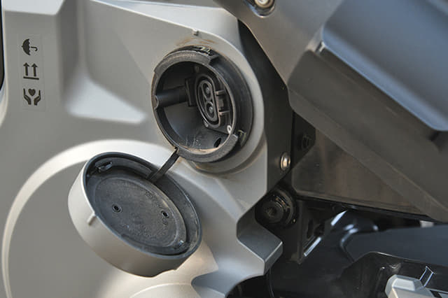 Closed Fuel Lid Image - 32345