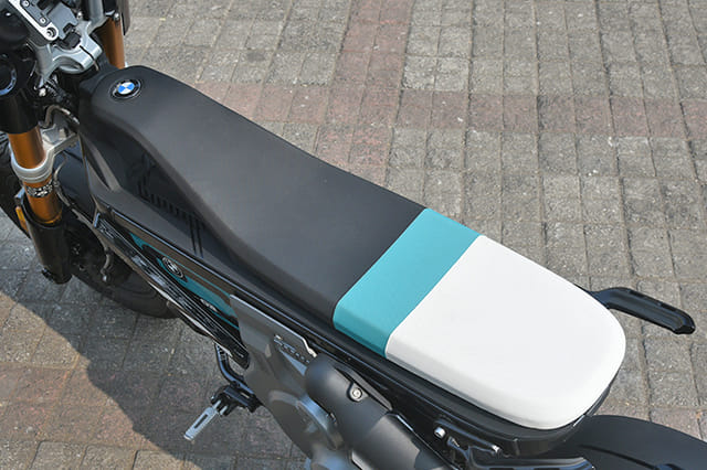 Color Black, Teal, White