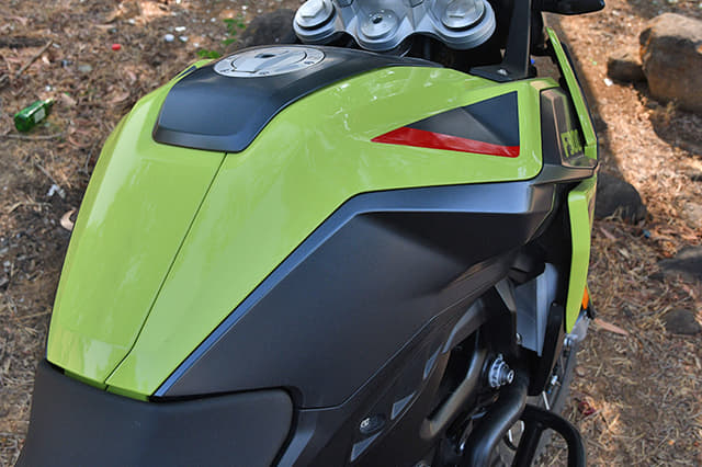 Closed Fuel Lid Image - 32420