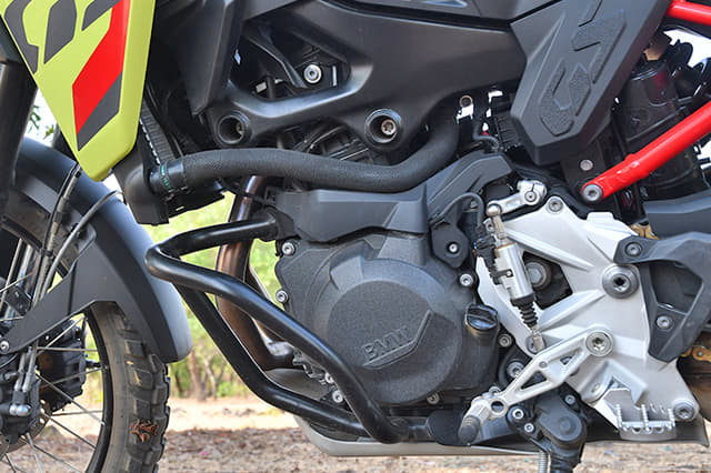 Exhaust Pipes Image - 32384