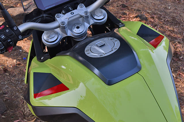 Closed Fuel Lid Image - 32389