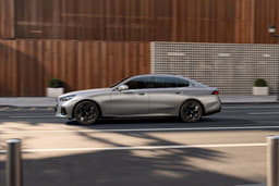 BMW i5 LWB Front Row Seats BMW i5 LWB Front Row Seats