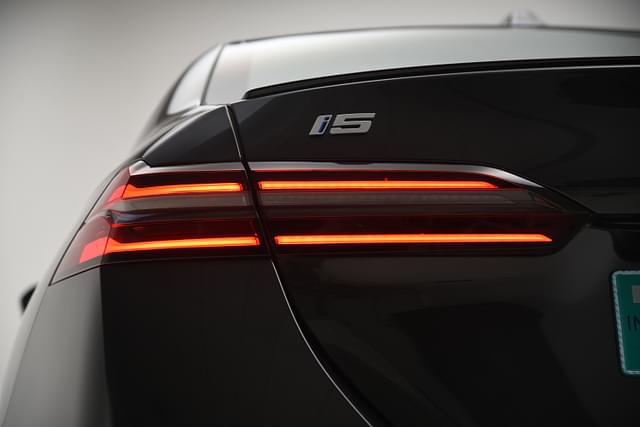 Rear View Image - 7863