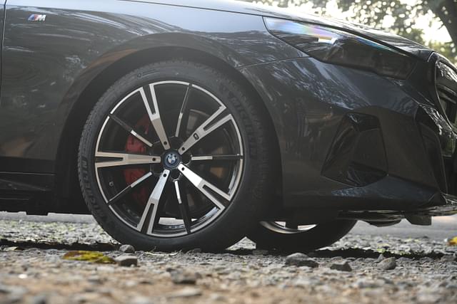 Alloy Wheels Image - 8086
