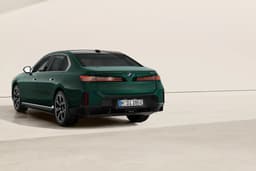 BMW i7 Color Green