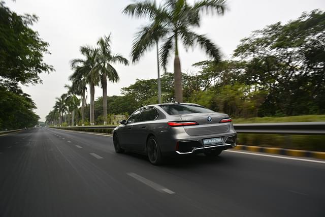Rear View Image - 7497