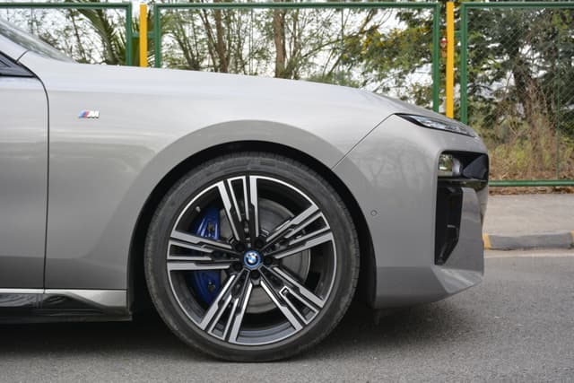 Alloy Wheels Image - 7542