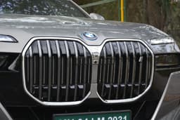 Bmw I7 Closed Bonnet