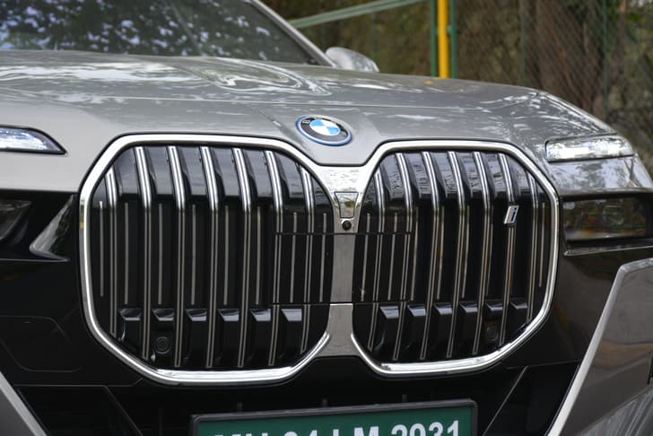 Bmw I7 Closed Bonnet