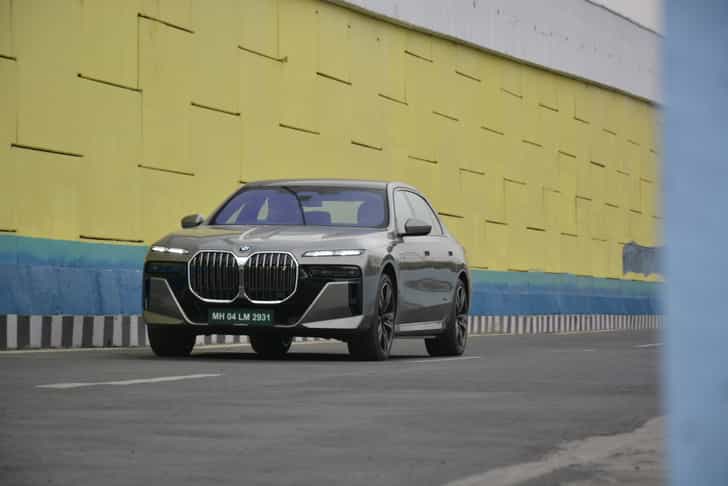 BMW i7