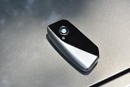 Bmw I7 Front Logo