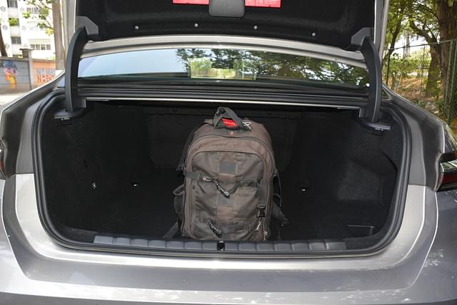 Rear View Image - 7674