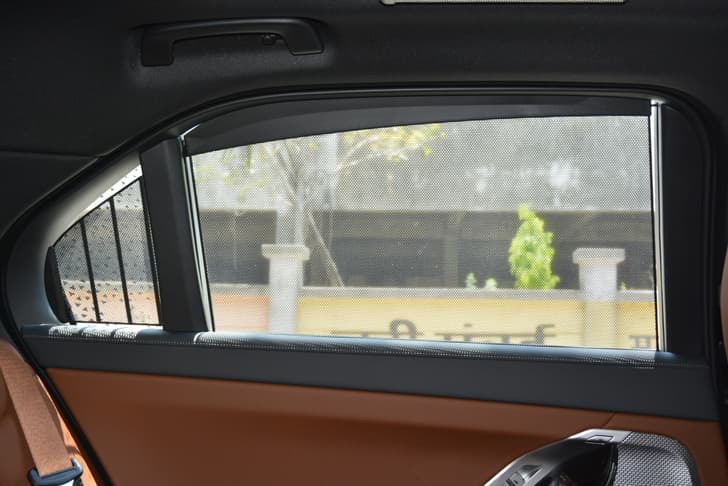 Bmw I7 Side Glass Housing