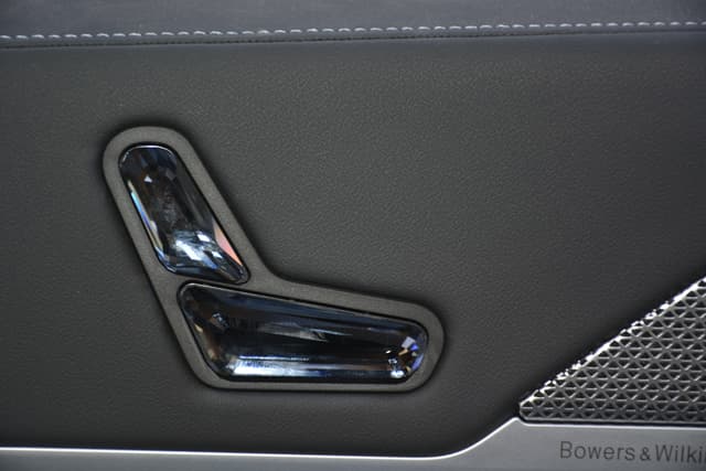 Door Controls Image - 8033