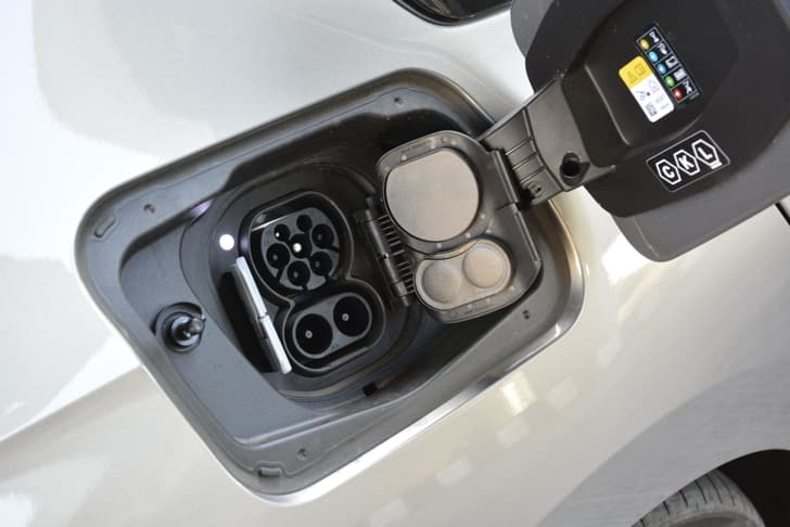 Bmw I7 Open Fuel Lid