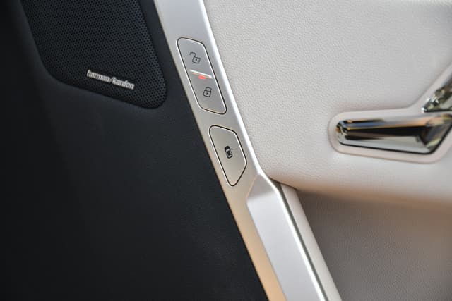 Door Controls Image - 5625