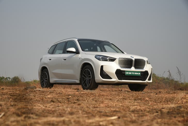 Bmw Ix1 Lwb Front Right Three Quarter