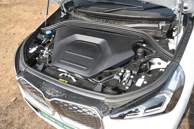 Open Bonnet Engine Shot Image - 2852