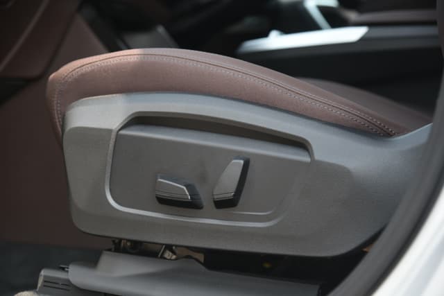 Seat Adjust Controls Image - 2866
