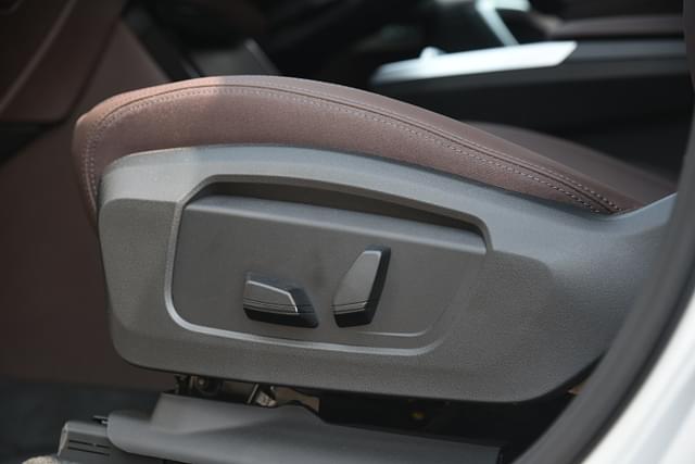 Seat Adjust Controls Image - 2866