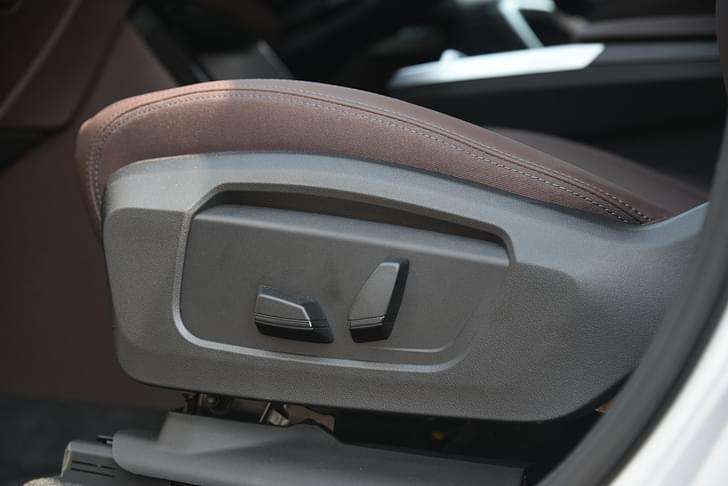 Seat Adjust Controls