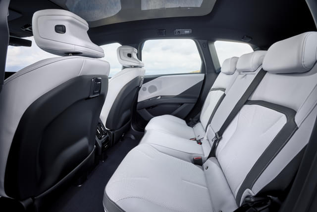 Second Row Seats Image - 20609