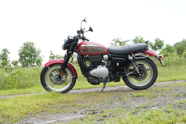 Front Right Three Quarter Image - 22366