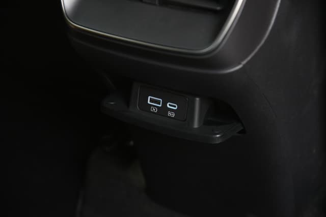 Charging Ports Image - 2930