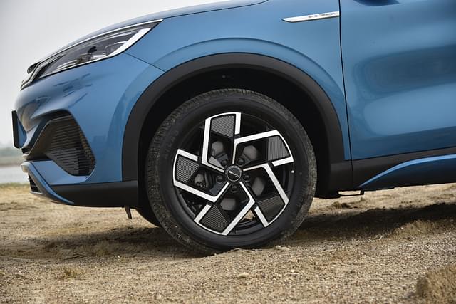Alloy Wheels Image - 5789