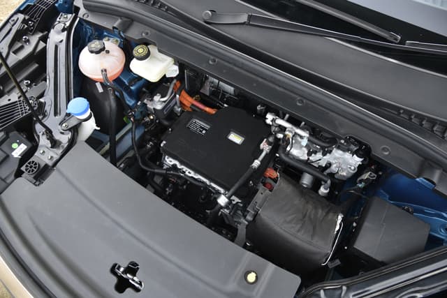Open Bonnet Engine Shot Image - 5794