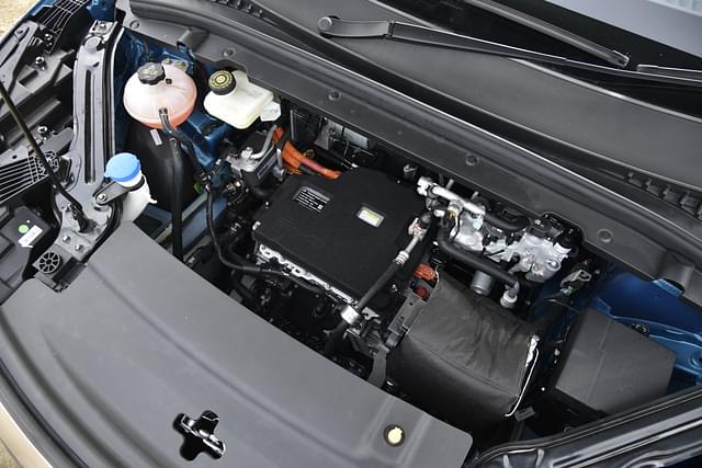 Open Bonnet Engine Shot Image - 5794