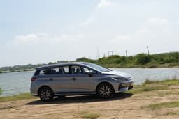 Byd Emax 7 Front Right Three Quarter