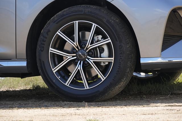 Alloy Wheels Image - 4268