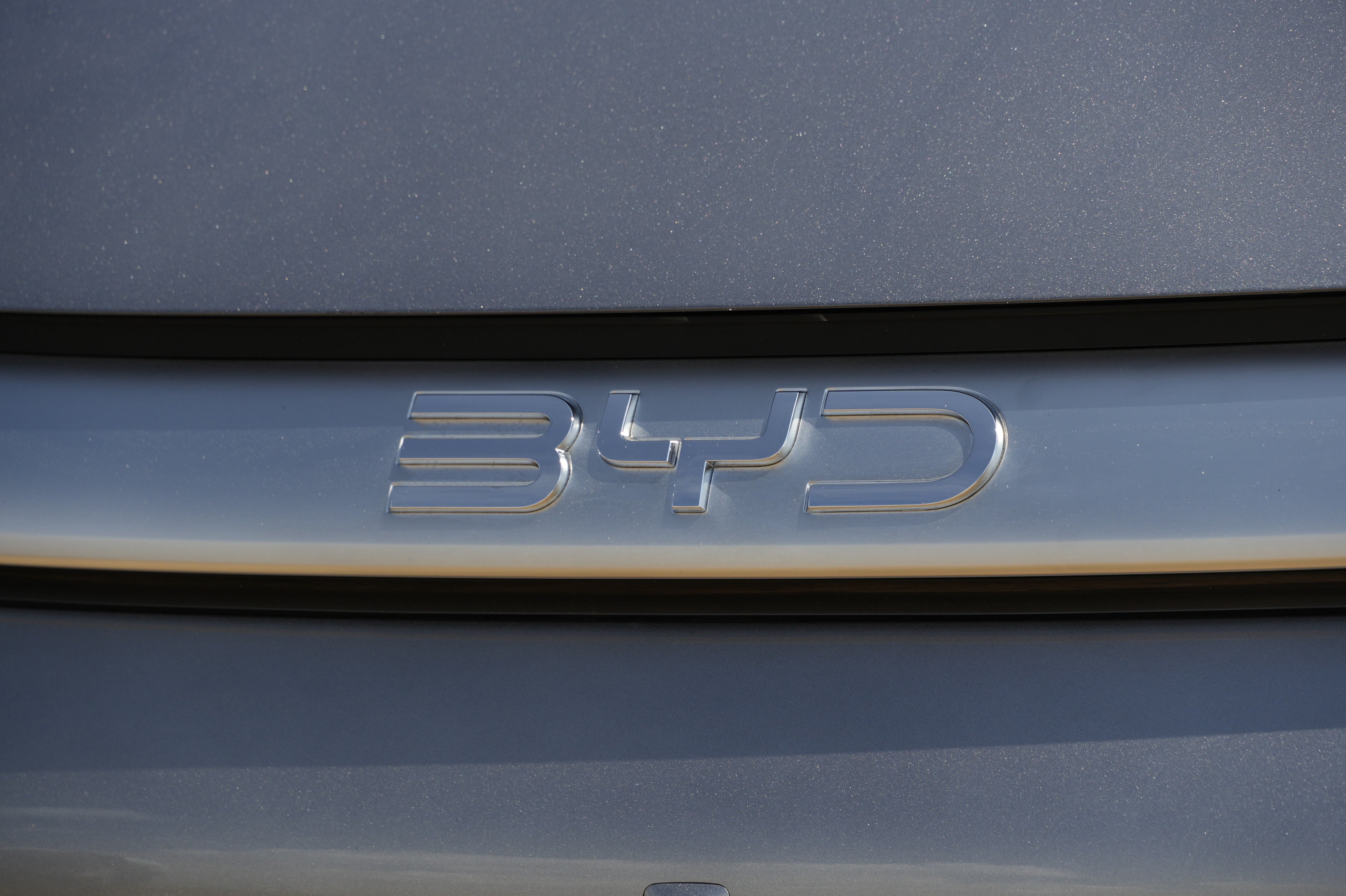 BYD eMax 7 Rear Logo Image – eMax 7 Photos in India | Autocar India