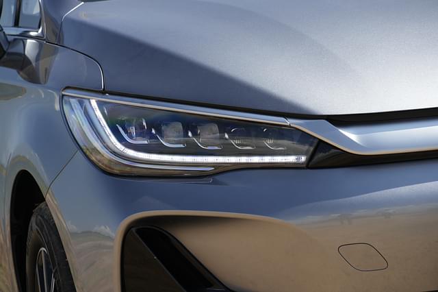 Headlight Image - 4272