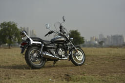 Bajaj Avenger Cruise 220 Front Right Three Quarter