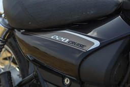Bajaj Avenger Cruise 220 Color Black