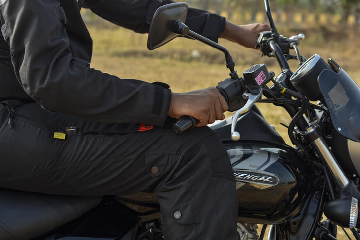 Bajaj Avenger Cruise 220 Color Black