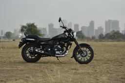 Bajaj Avenger Street 160 Front Right Three Quarter
