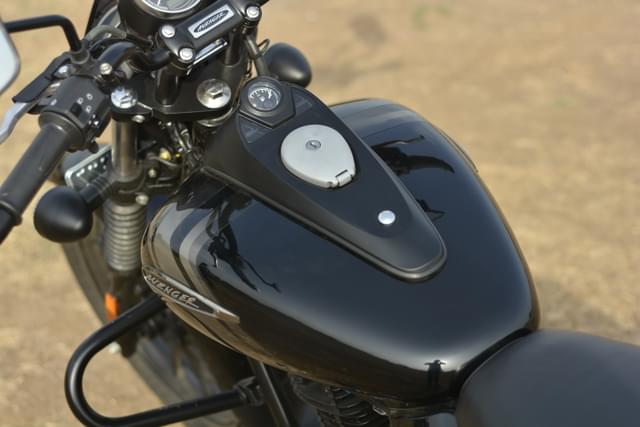 Closed Fuel Lid Image - 22459